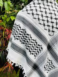 black and white tie shimagh