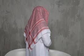 Red and white shimagh